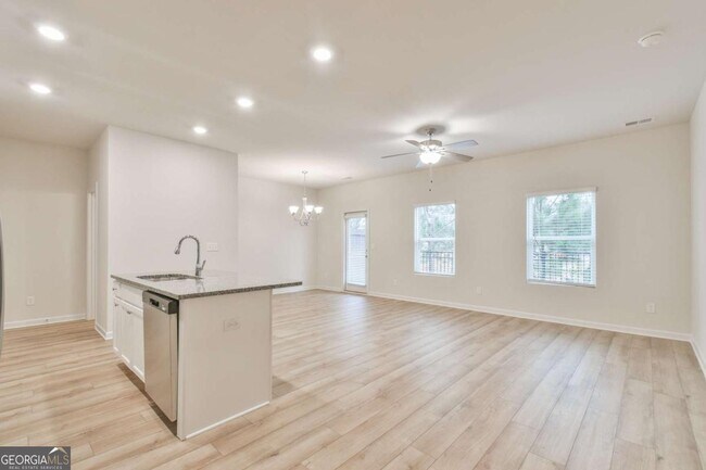 Building Photo - 4541 Bishops Ln