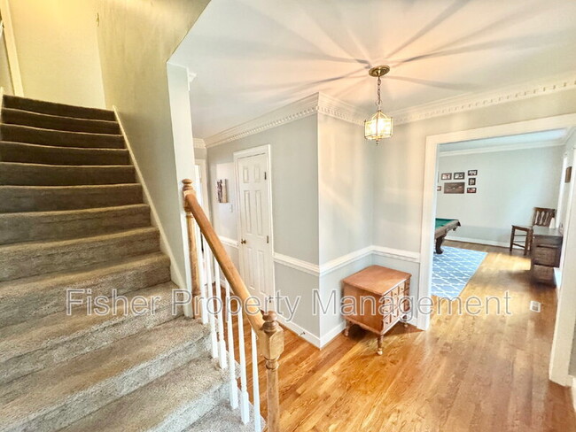 Building Photo - 342 Rossmere Dr