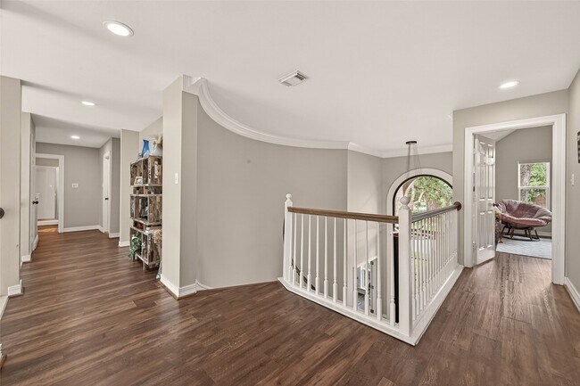 Building Photo - 1403 Hillside Forest Dr