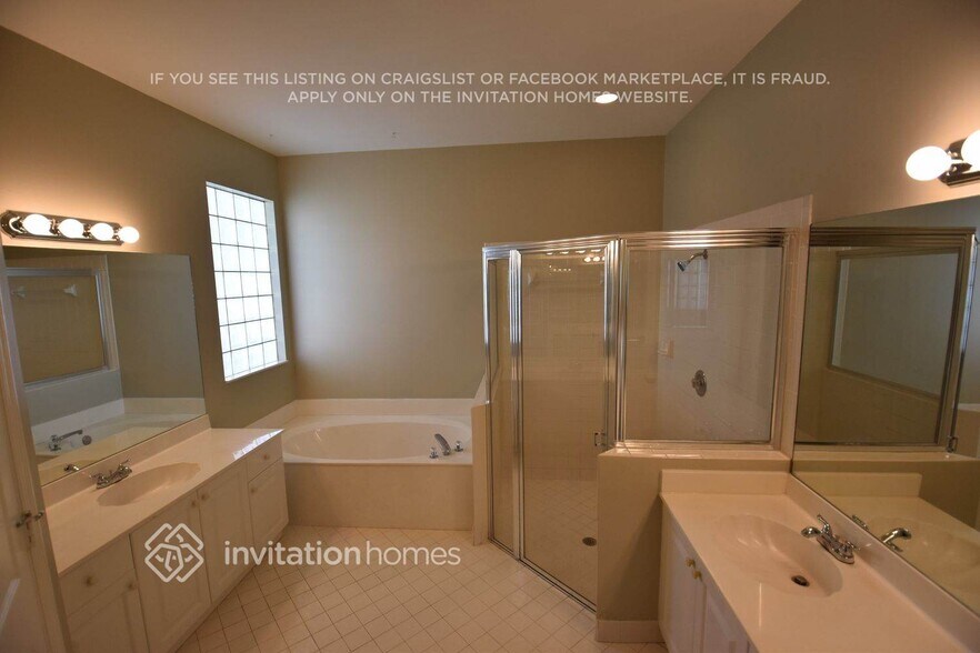 Building Photo - 10213 Lexington Lakes Blvd N