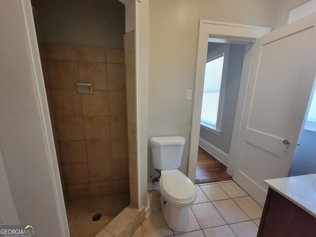 Building Photo - 644 Kennolia Dr SW