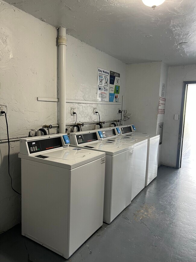 Building Photo - 2498 SW 17th Ave