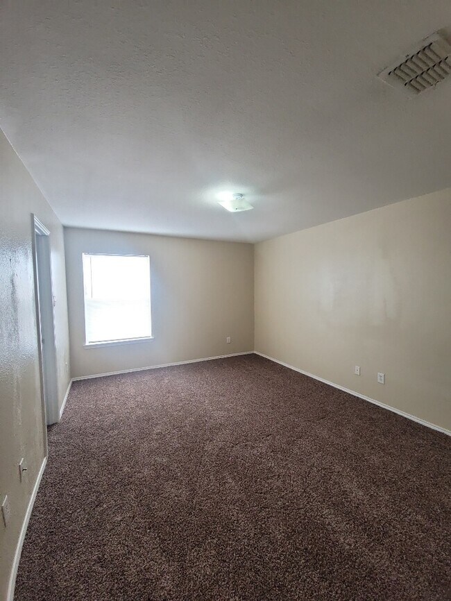Building Photo - Huge Forney home 3/2/2