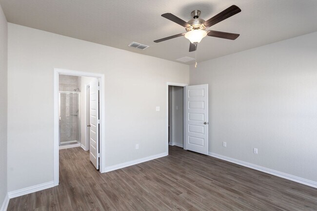 Building Photo - Luxury Duplex Near Randolph and Ft. Sam