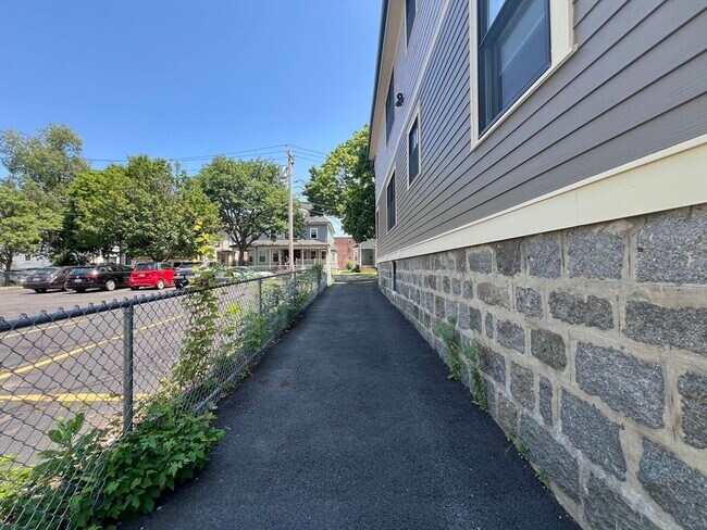 Building Photo - 23 Winslow Rd