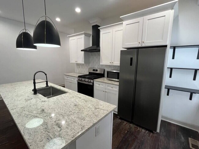 Building Photo - "Executive 2-Bedroom Haven with Gleaming Hardwood Floors in St. Louis City – 3852 Juniata Street!...
