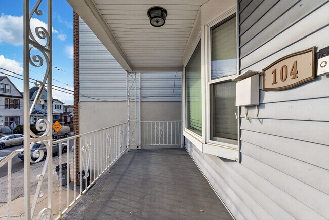 Building Photo - 104 McAdoo Ave