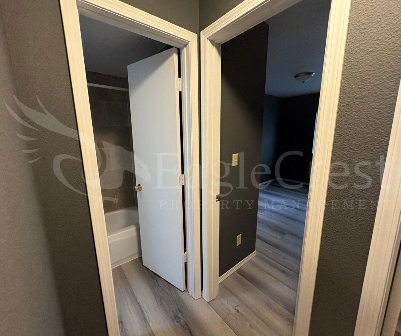 Building Photo - Roseville Lane Apartments