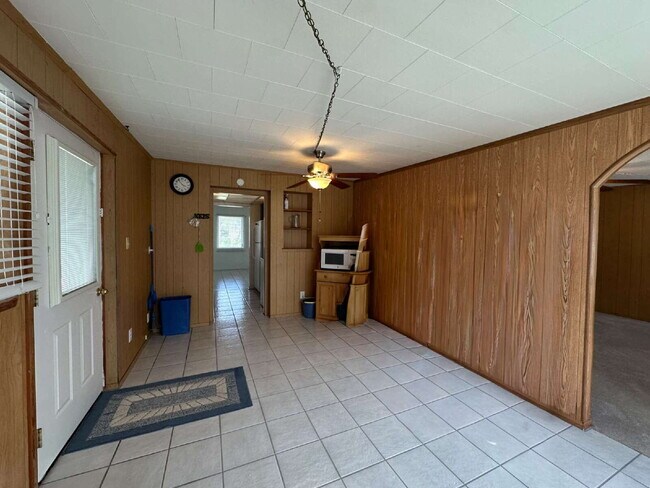 Building Photo - "Charming 3-Bed, 2-Bath in North Port!"