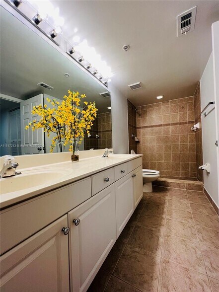 SO FLO Real Estate Group 529 E Sheridan St # 302 DANIA BEACH, FL - 529 E Sheridan St