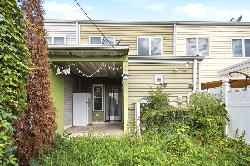 Building Photo - 3553 6th St