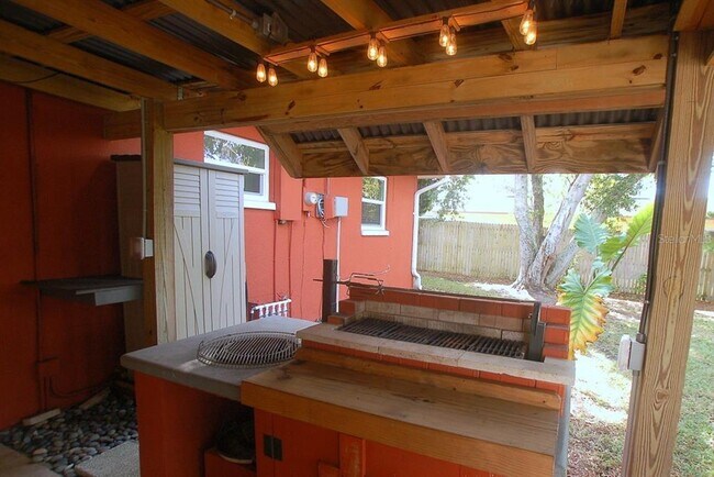 Building Photo - 468 Limewood Ave