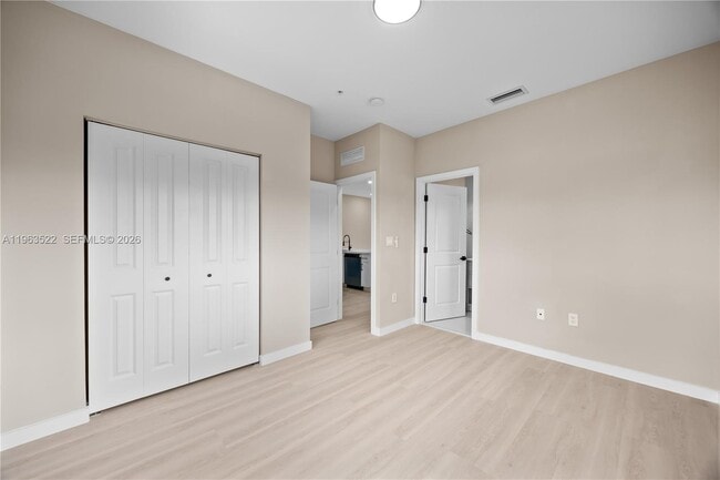 Building Photo - 630 NE 166th St