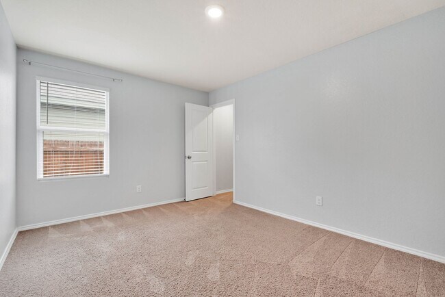 Building Photo - Charming 3 Bed 2 Bath Home near Helotes!