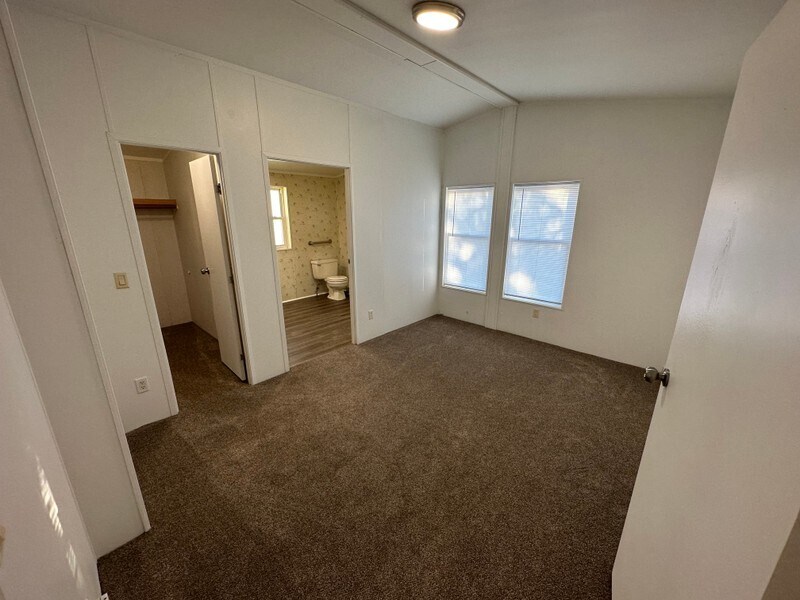 Building Photo - 845 W 8700 S