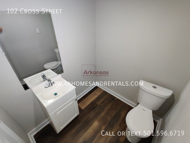 Building Photo - 102 Cross St