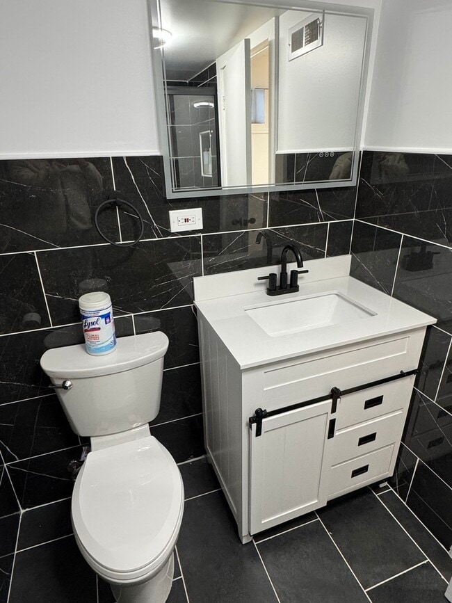 Building Photo - 896 Webster Ln