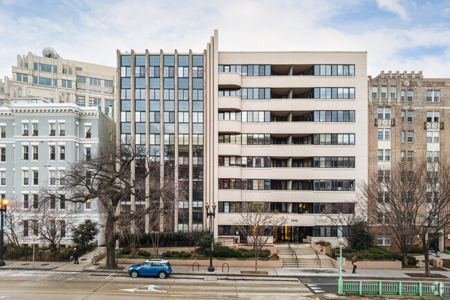 Building Photo - The Midtown