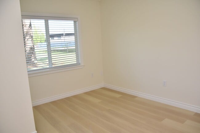 Building Photo - Beautiful 4-Bedroom Lakewood Home with Spacious Yard Near JBLM