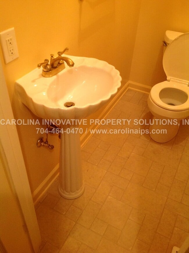 Building Photo - 4535 Dawnwood Dr