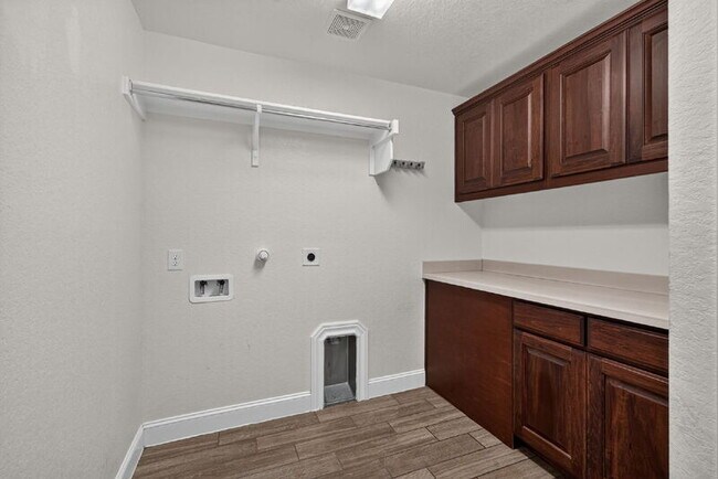 Building Photo - 9010 Gate Run