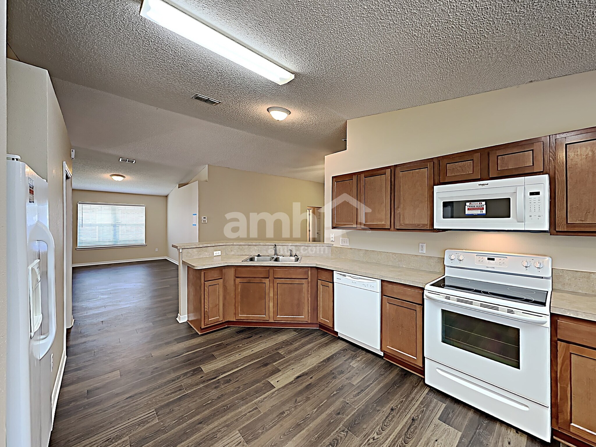 Building Photo - 6253 Ironside Dr N