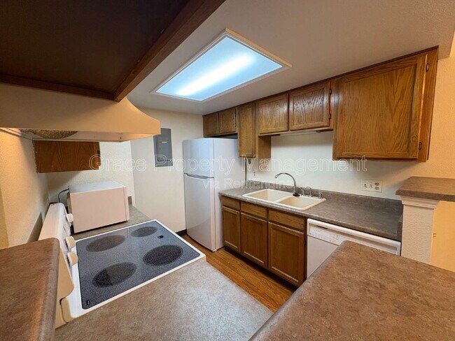 Building Photo - 8335 E Fairmount Dr