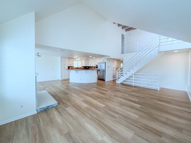 Building Photo - 3525 Sunset Ln