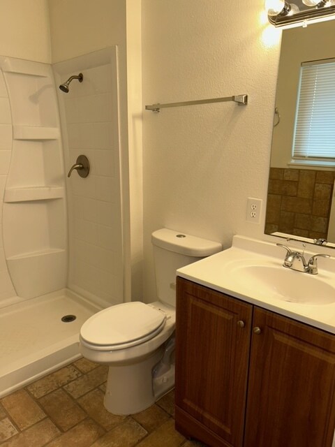 Building Photo - 4060 Oakhill Ave