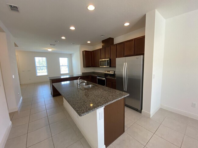 Building Photo - 15555 Honeybell Dr