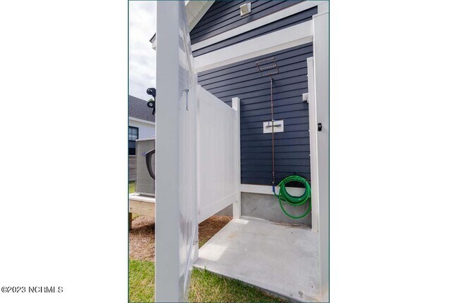 Building Photo - 1733 Pinfish Ln
