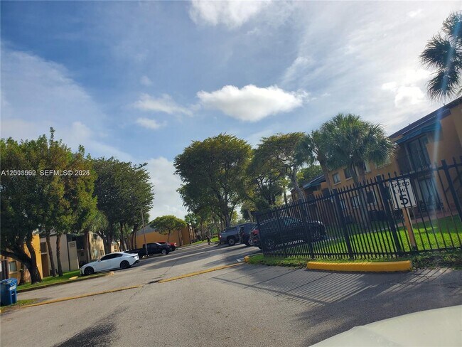 Building Photo - 7423 SW 152nd Ave