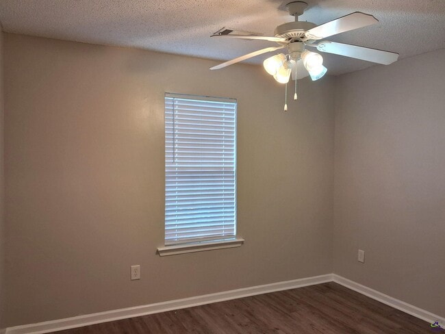 Building Photo - 105 Monticello Dr
