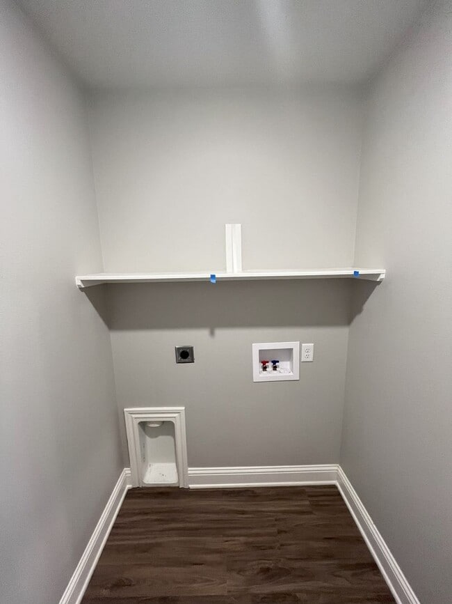 Building Photo - Country Heights #502