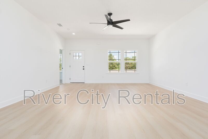 Building Photo - 9273 Dolphin St