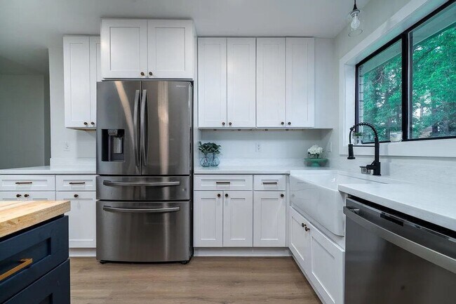 Building Photo - 4 Bedroom 2 Bath House in Corey Woods - Summerville