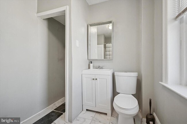 Building Photo - 1733 67th Ave