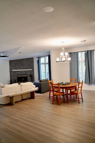 Building Photo - 29205 Saddle Oaks Ln