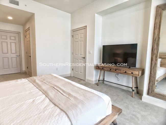 Building Photo - 13333 Johnson Beach Rd Unit 204 ~by Southern