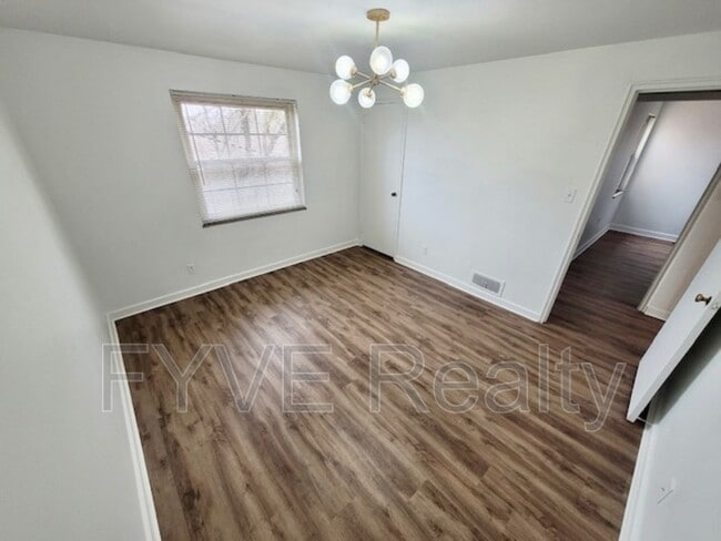 Building Photo - 1060 Sells Ave