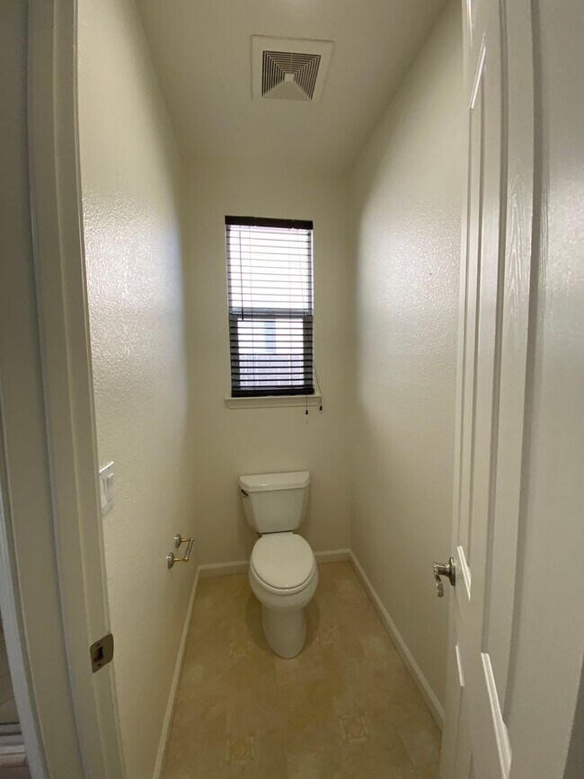 Building Photo - Elegant 2 story home in NW Visalia Coming ...