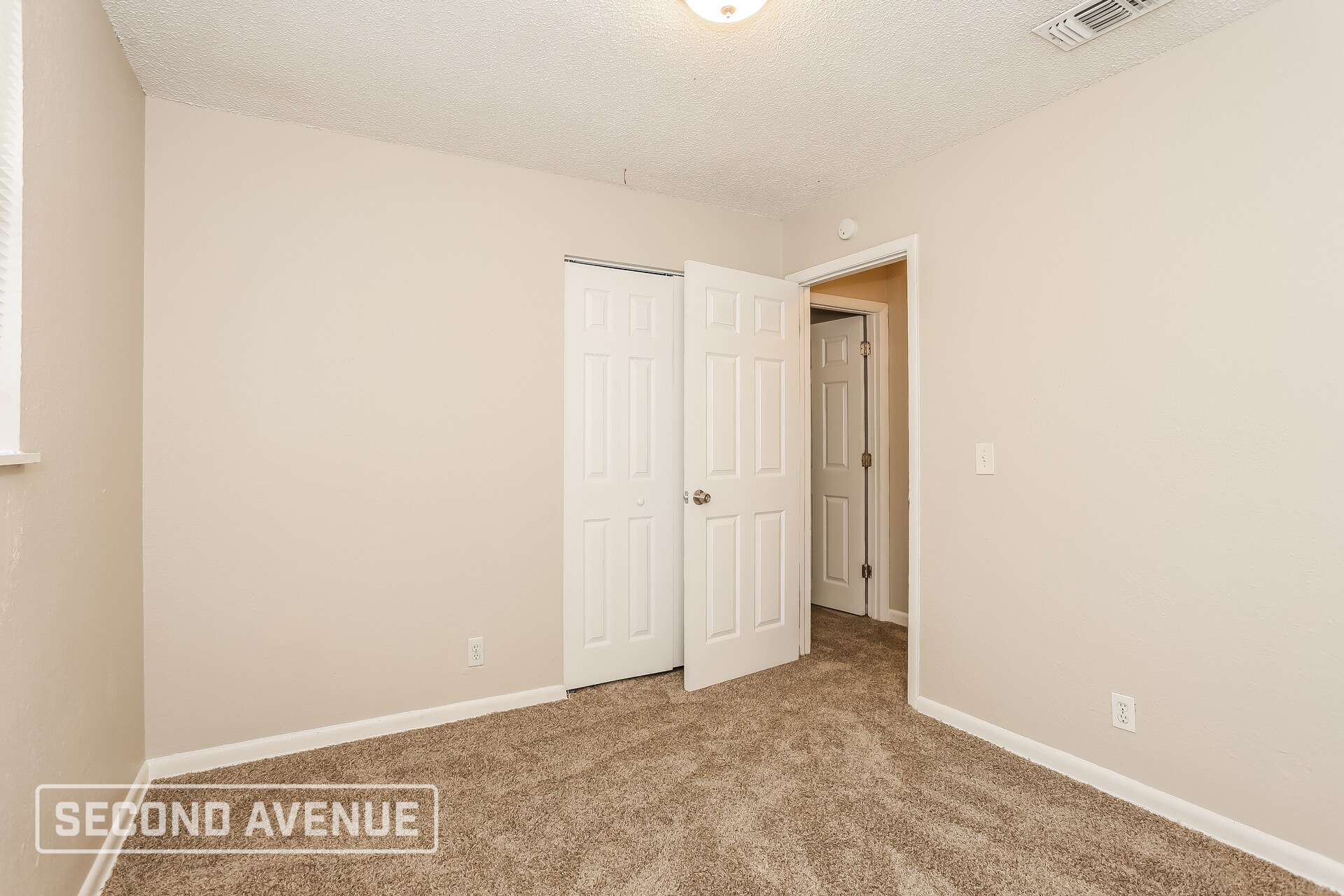 Building Photo - 4662 Roanoke Blvd