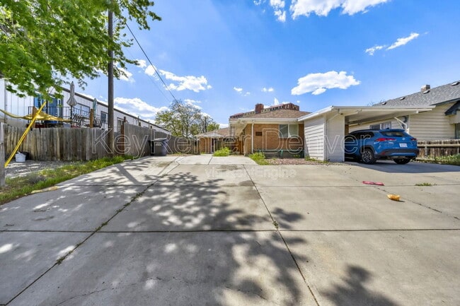Building Photo - 847 Tennyson St