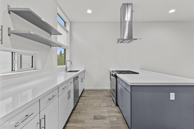 Building Photo - 325 E Coronado Rd