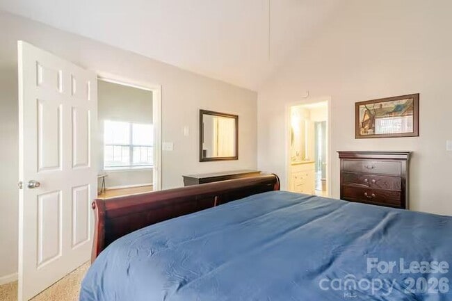 Building Photo - 8263 Southgate Commons Dr