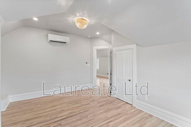 Building Photo - 1058 Pearl St