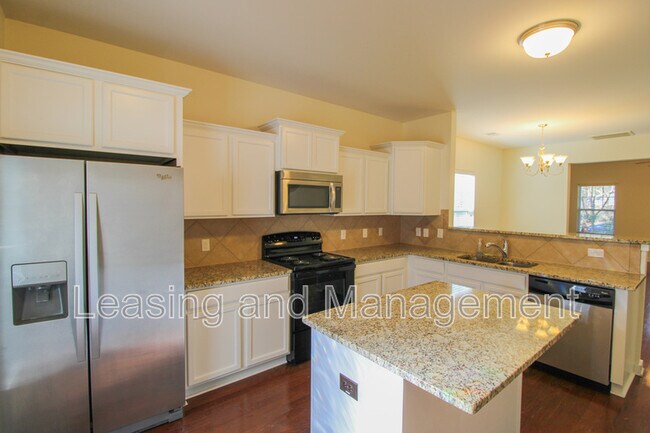 Building Photo - 4946 Ballantine Dr