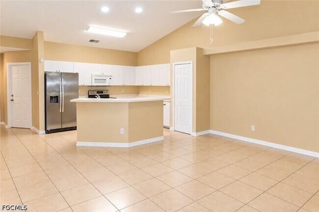 Building Photo - 610 SW 47th St