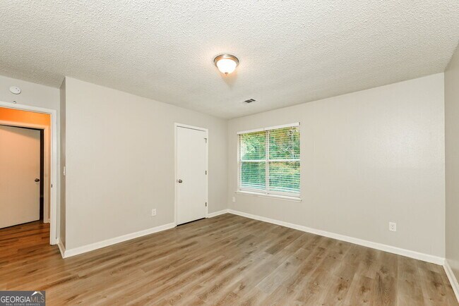 Building Photo - 1612 Picadilly Ct NE