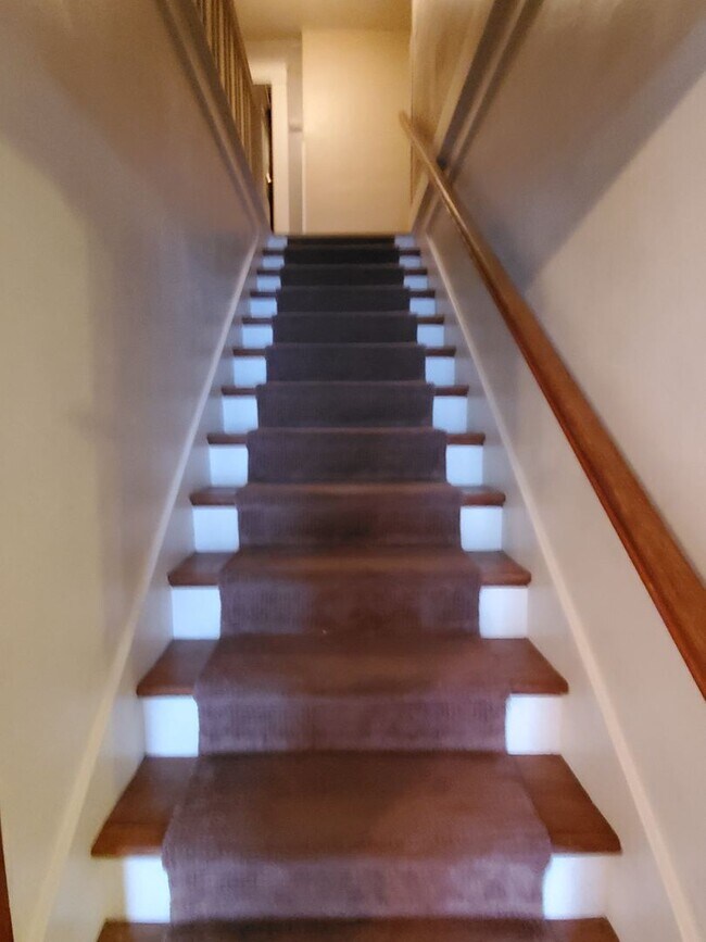 Building Photo - For Rent – Spacious 4 Bedroom Victorian Home | 2,528 Sq Ft